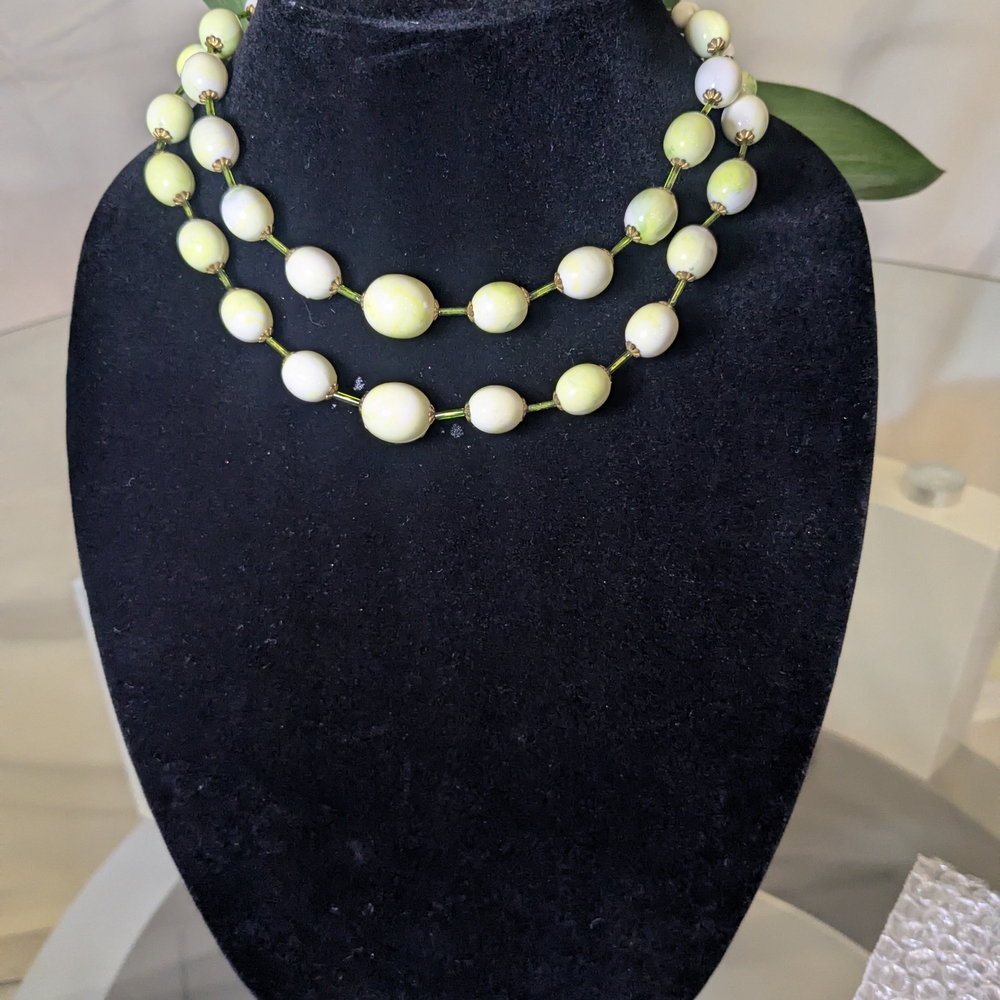 Star Elegant Green and White Marble Beaded Necklace Midcentury